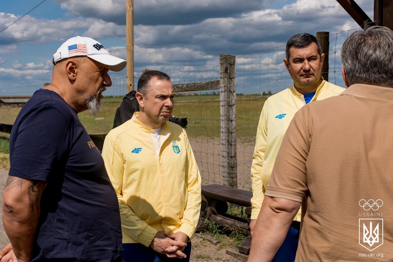 1F0A7571BNW.jpg